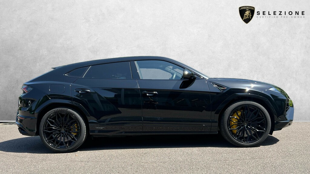 Lamborghini Urus Se Black #2