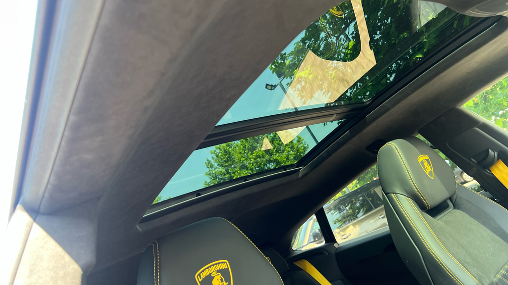Lamborghini Urus Se Black #22