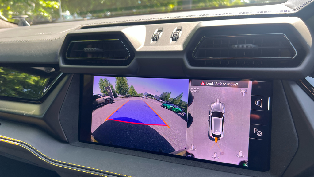 Lamborghini Urus Se Black #15