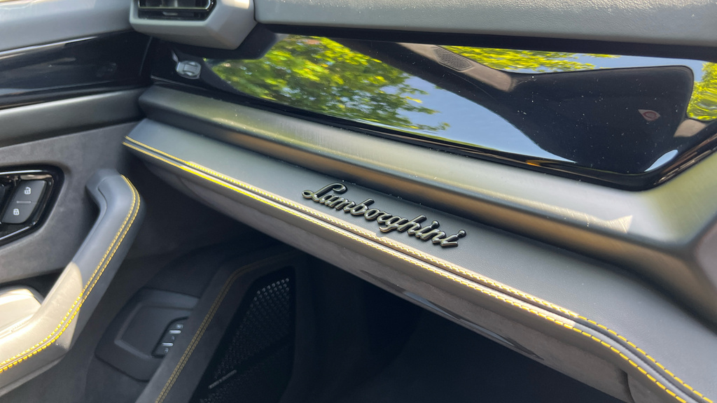 Lamborghini Urus Se Black #20