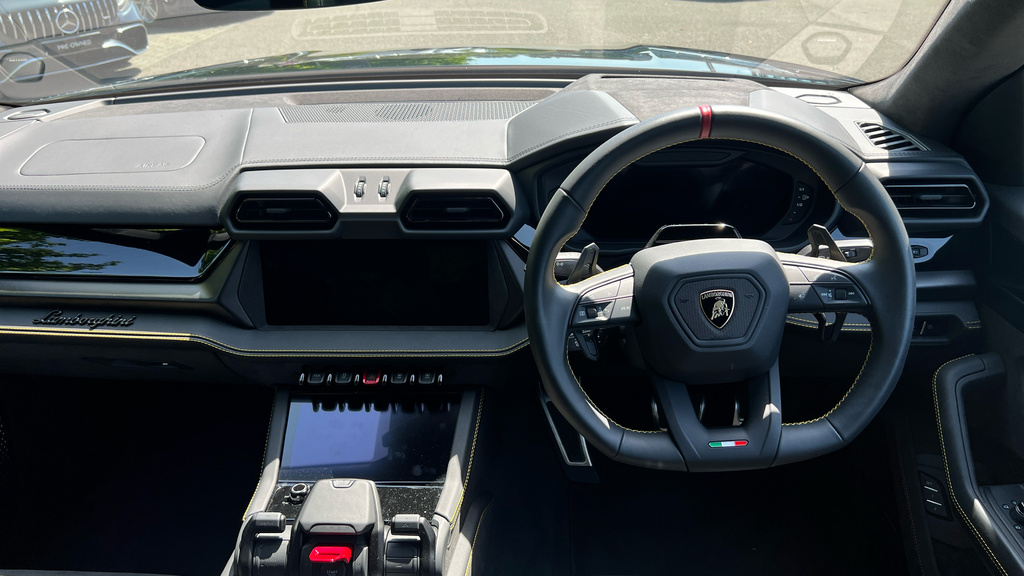 Lamborghini Urus Se Black #7