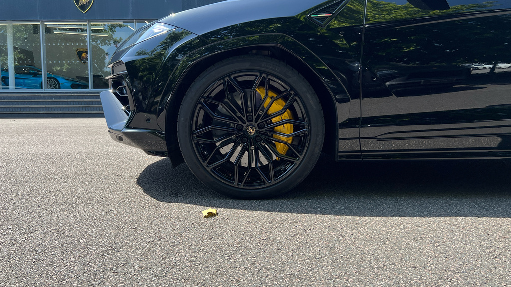 Lamborghini Urus Se Black #9