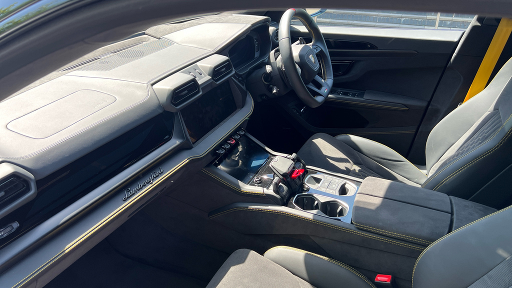 Lamborghini Urus Se Black #8