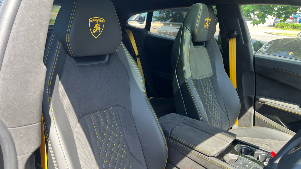 Lamborghini Urus Se Black #21
