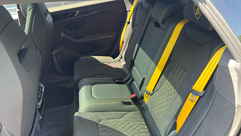 Lamborghini Urus Se Black #6