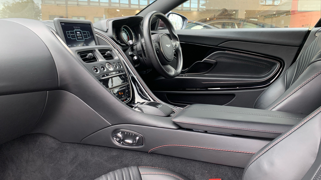 Aston Martin DB11 V8 Volante Touchtronic White #22