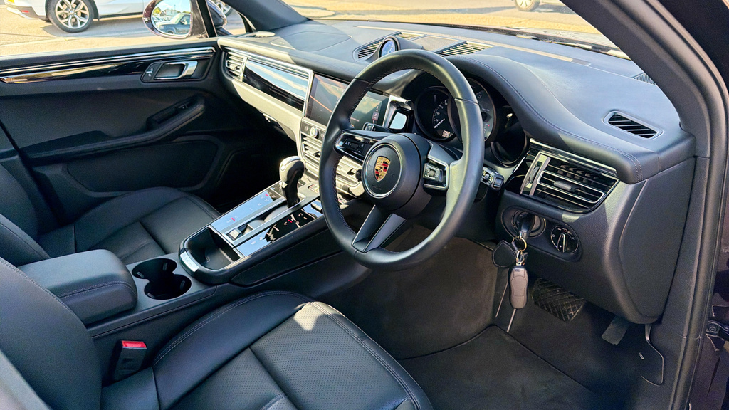 Porsche Macan Estate #3