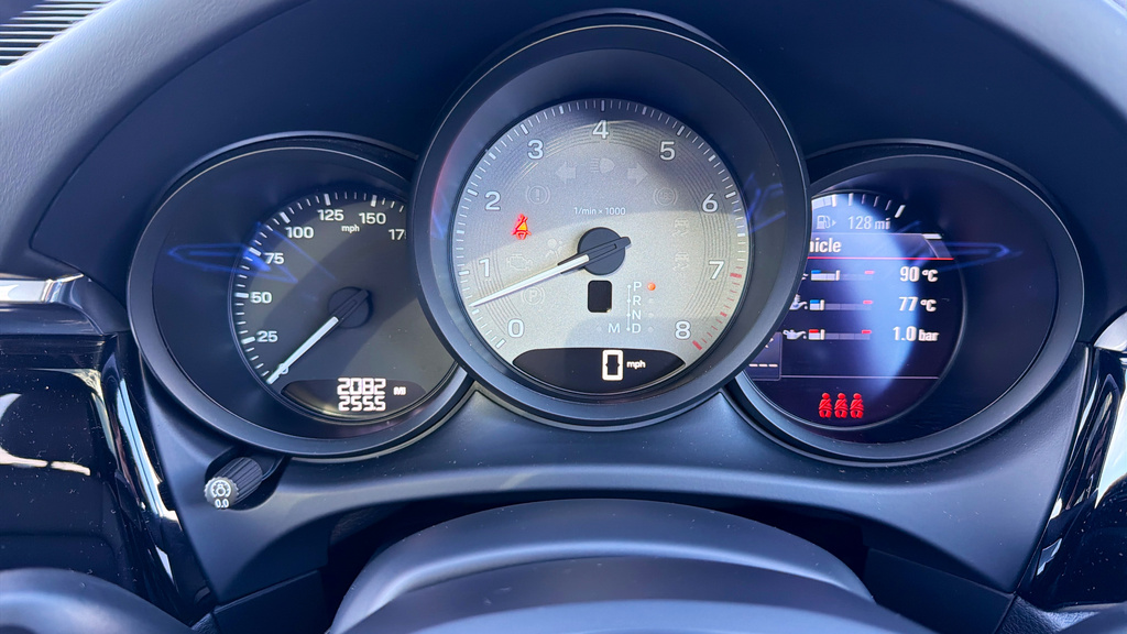Porsche Macan Estate #6