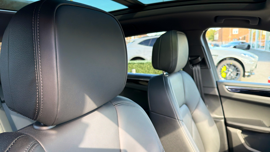 Porsche Macan Estate #5