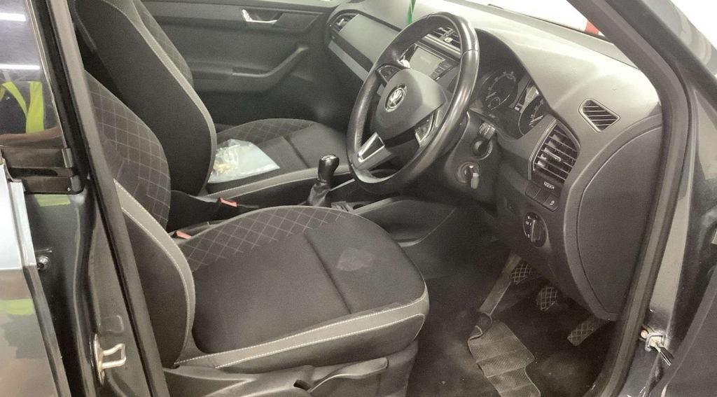Skoda Fabia 1.0 Tsi 110 Se Black #7