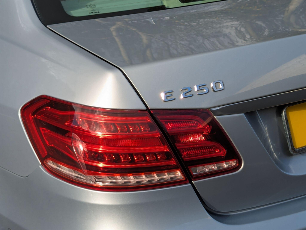 Mercedes-Benz E Class 3L Amg Sport Silver #24