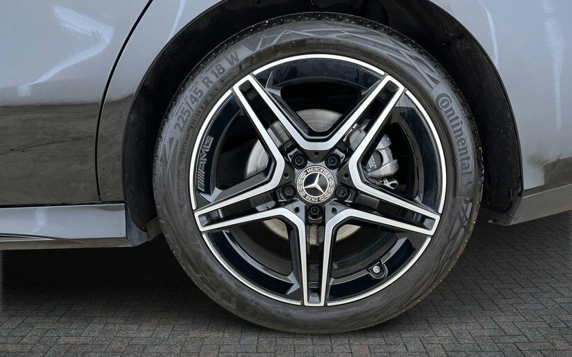 Mercedes-Benz CLA Class Cla220d Amg Line Executive Shooting Brake Black #4