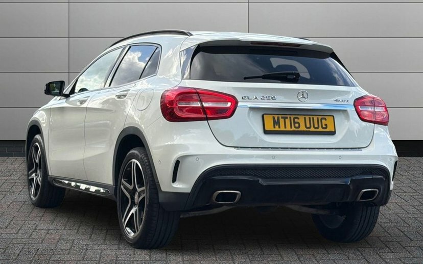 Mercedes-Benz GLA Class 2.0 Gla250 Amg Line Suv 7G-dct 4Matic White #2