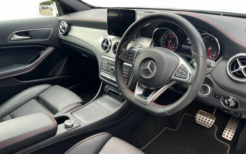 Mercedes-Benz GLA Class Gla220d Amg Line Premium White #5