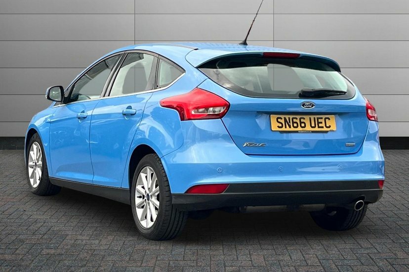 Ford Focus 1.5T Ecoboost Titanium Hatchback Blue #3