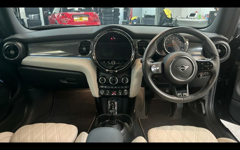 Mini Hatch 3-Door Hatch Cooper Exclusive GV72OOB Black #4