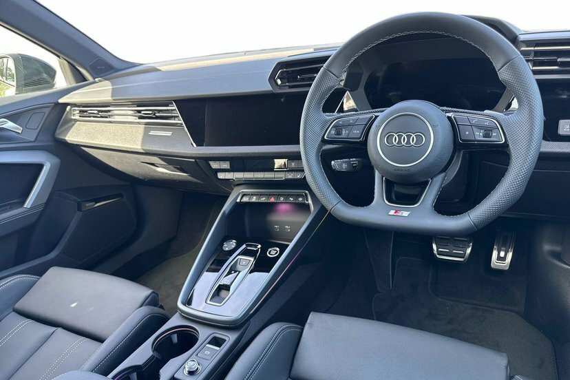Audi A3 1.5 Tfsie Black Edition Sportback Plug- Green #6
