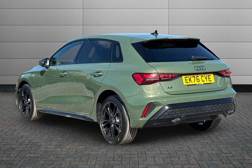 Audi A3 1.5 Tfsie Black Edition Sportback Plug- Green #3