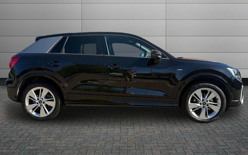 Audi Q2 1.5 Tfsi Cod 35 S Line Suv 150 Black #4