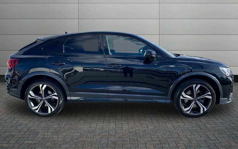 Audi Q3 2.0 Tfsi 40 Black Edition Sportback S T Black #4