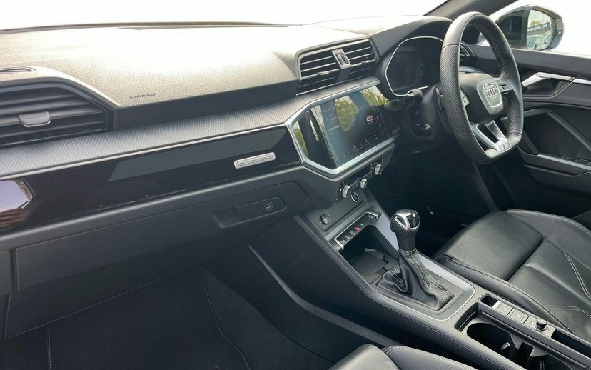 Audi Q3 2.0 Tfsi 40 Black Edition Sportback S T White #2