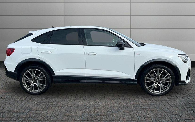 Audi Q3 2.0 Tfsi 40 Black Edition Sportback S T White #4