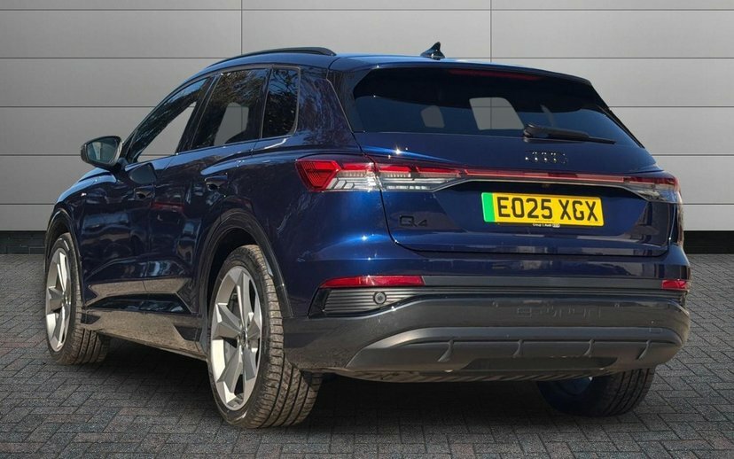 Audi Q4 E Tron 45 Black Edition Suv 82Kwh 286 Blue #3