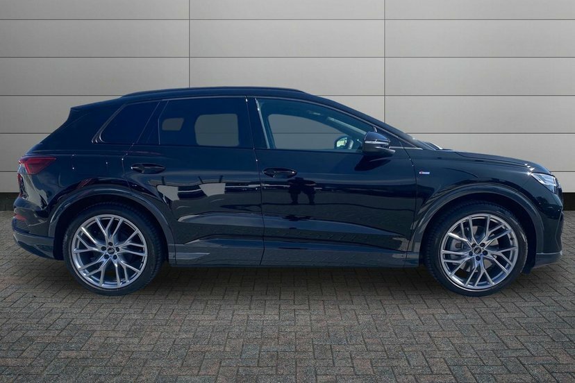Audi Q4 E Tron 45 Black Edition Suv 82Kwh 286 Black #4