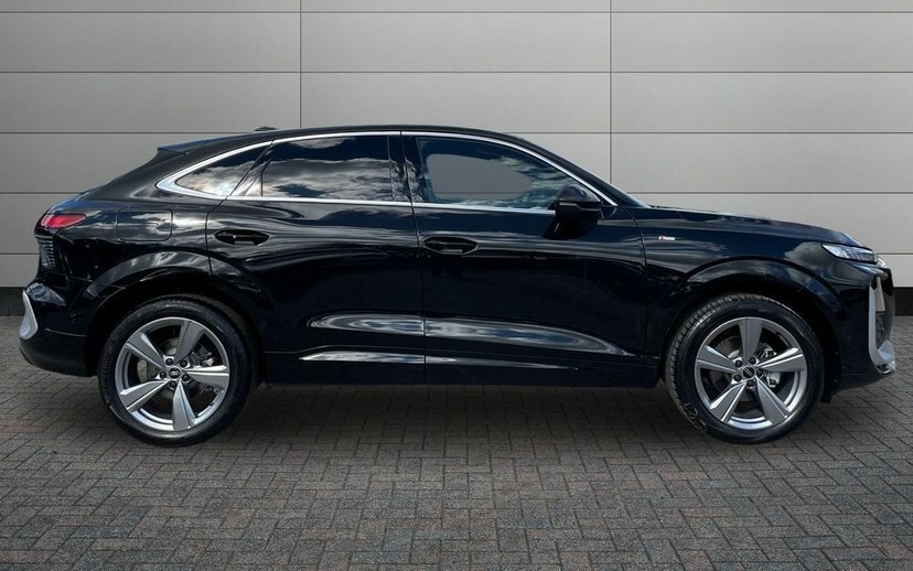 Audi Q3 1.5 Tfsi S Line Sportback S Tronic 150 Black #4