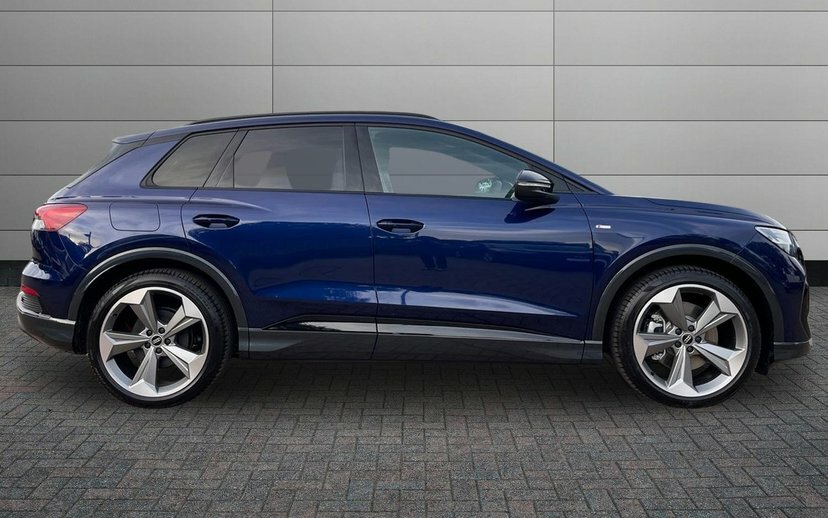 Audi Q4 E Tron 45 Black Edition Suv 82Kwh 286 Blue #4