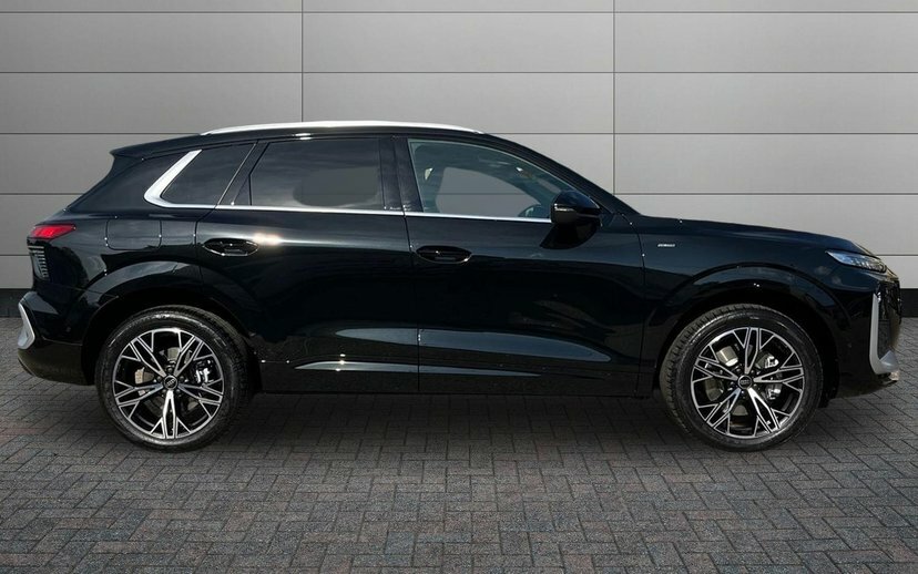 Audi Q3 1.5 E-hybrid 26Kwh S Line Suv Plug-in H Black #4
