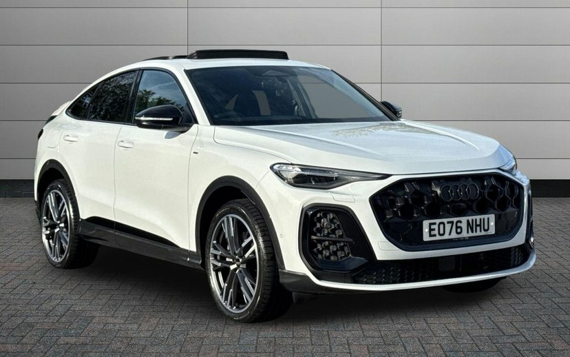 Audi Q5 2.0 E-hybrid 25.9Kwh Black Edition Sportback P White