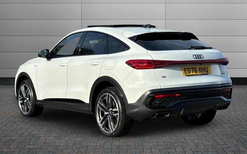 Audi Q5 2.0 E-hybrid 25.9Kwh Black Edition Sportback P White #3