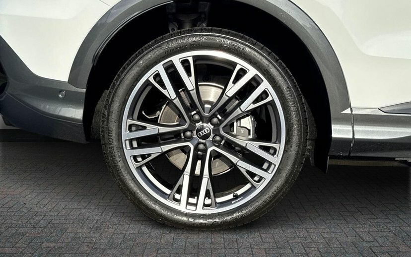 Audi Q5 2.0 E-hybrid 25.9Kwh Black Edition Sportback P White #5