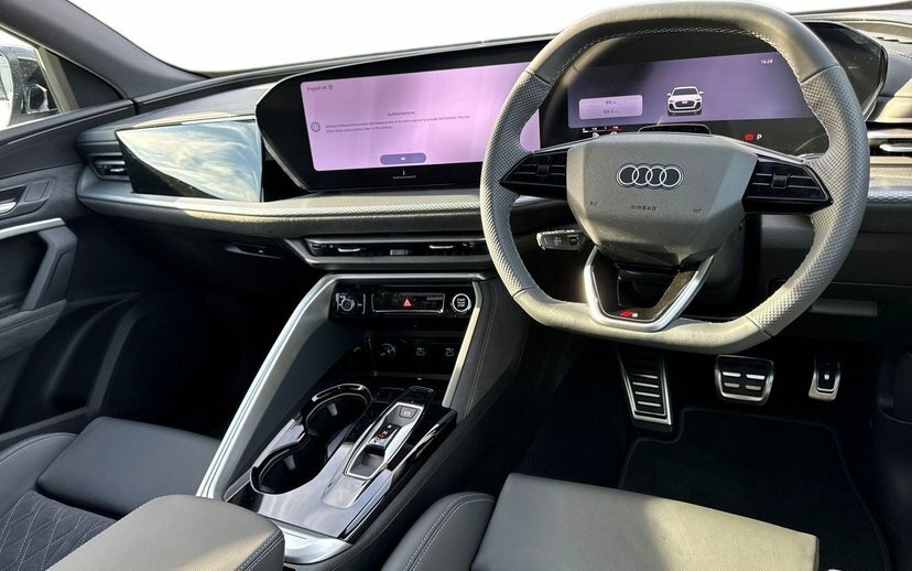 Audi Q5 2.0 E-hybrid 25.9Kwh Black Edition Sportback P White #6