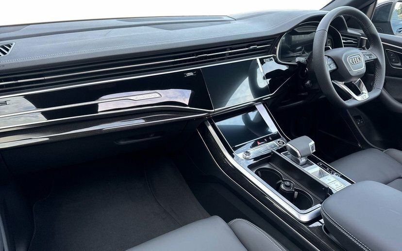 Audi Q8 e tron 3.0 E-hybrid V6 22Kwh Black Edition Suv Blue #2