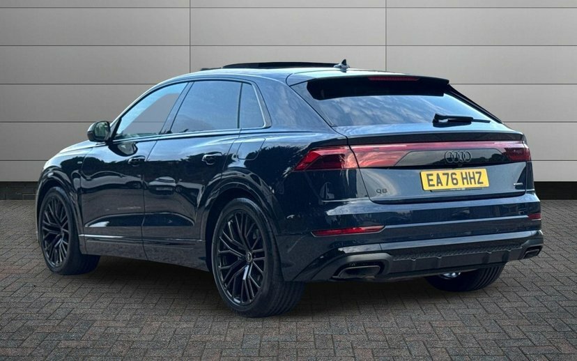 Audi Q8 e tron 3.0 E-hybrid V6 22Kwh Black Edition Suv Blue #3