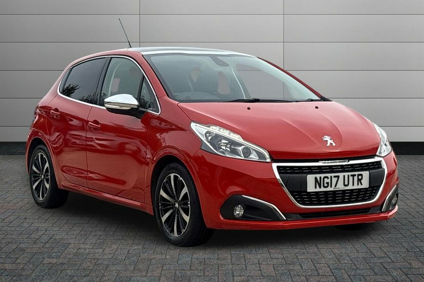 Peugeot 208 1.2 Puretech Allure Premium Hatchback M Orange
