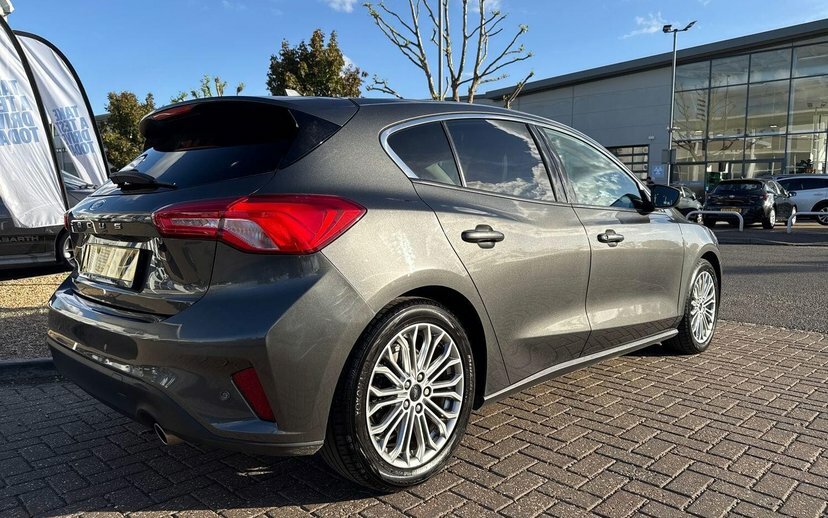 Ford Focus Zetec Silver #33