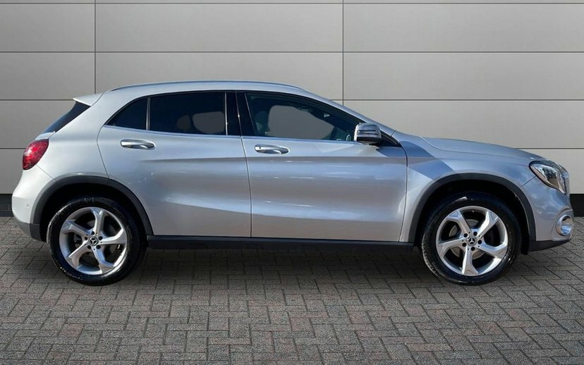 Mercedes-Benz GLA Class 2.1 Gla200d Sport Premium Plus Suv 7G Silver #3