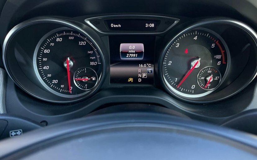 Mercedes-Benz GLA Class 2.1 Gla200d Sport Premium Plus Suv 7G Silver #6