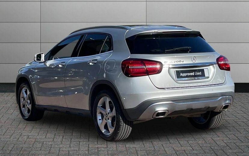 Mercedes-Benz GLA Class 2.1 Gla200d Sport Premium Plus Suv 7G Silver #2