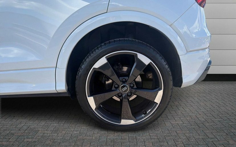 Audi Q2 1.5 Tfsi Cod 35 Black Edition Suv S Tro White #5