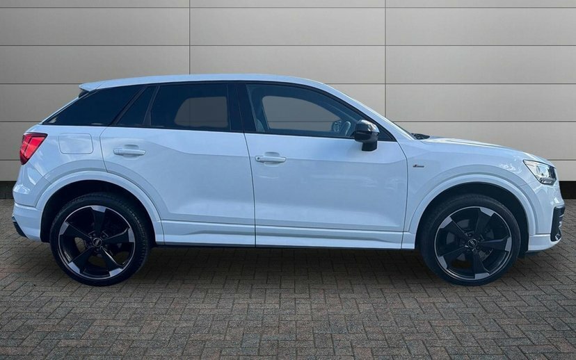 Audi Q2 1.5 Tfsi Cod 35 Black Edition Suv S Tro White #4