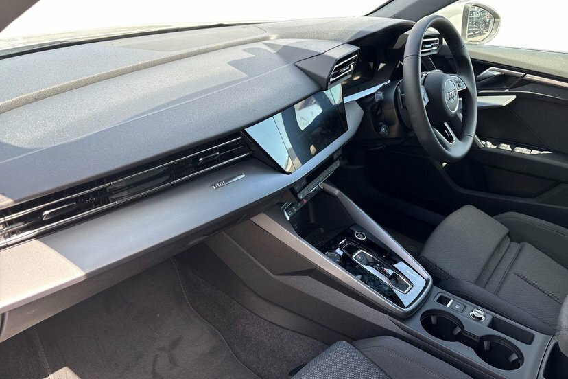 Audi A3 1.5 E-hybrid 25.7Kwh Sport Sportback Pl White #2