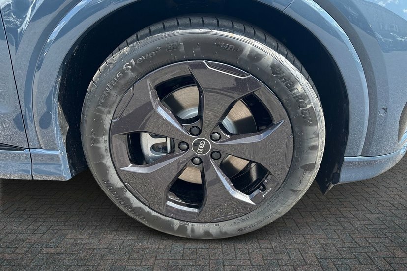 Audi Q4 E Tron 82Kwh Performance Launch Edition Suv Blue #5