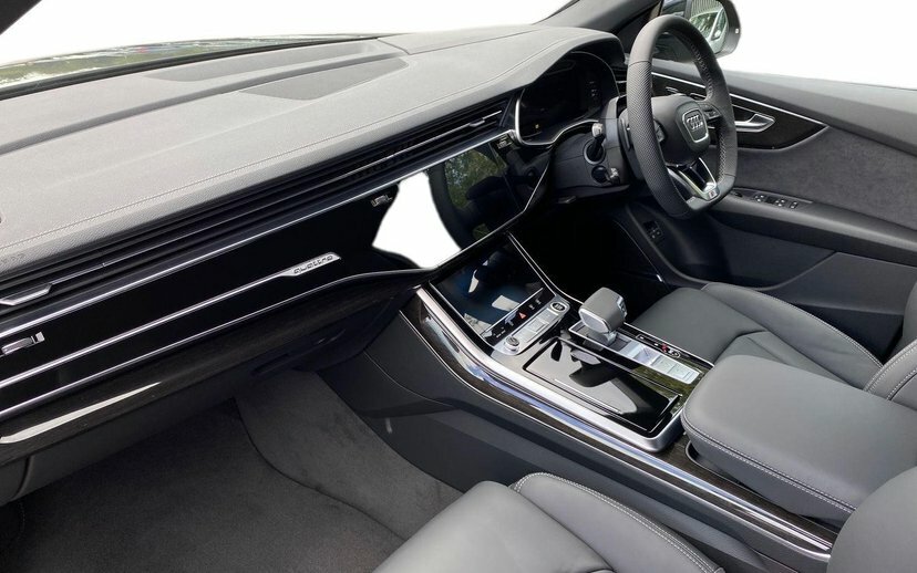 Audi Q8 e tron 3.0 E-hybrid V6 22Kwh Black Edition Suv Black #2