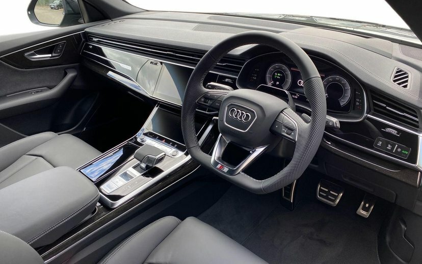 Audi Q8 e tron 3.0 E-hybrid V6 22Kwh Black Edition Suv Black #6