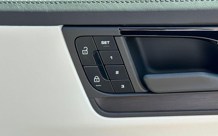 Porsche Cayenne 850Kw Turbo 113Kwh Silver #35