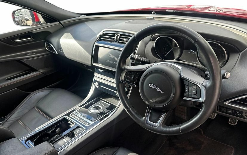 Jaguar XE 2.0I Gpf Prestige Saloon 200 Ps Red #6